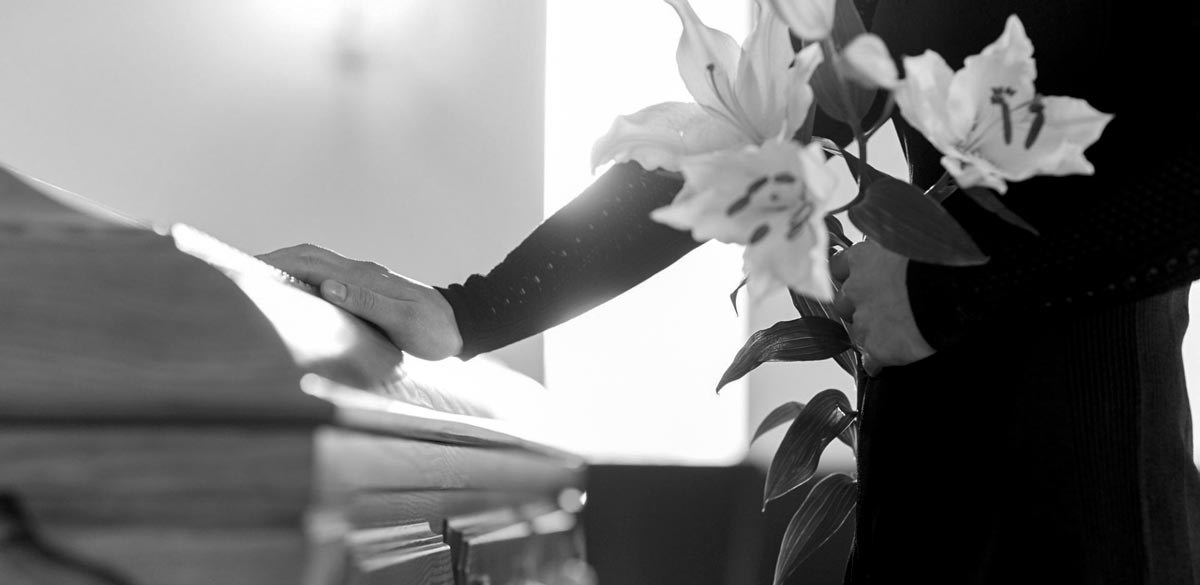 рука и гроб